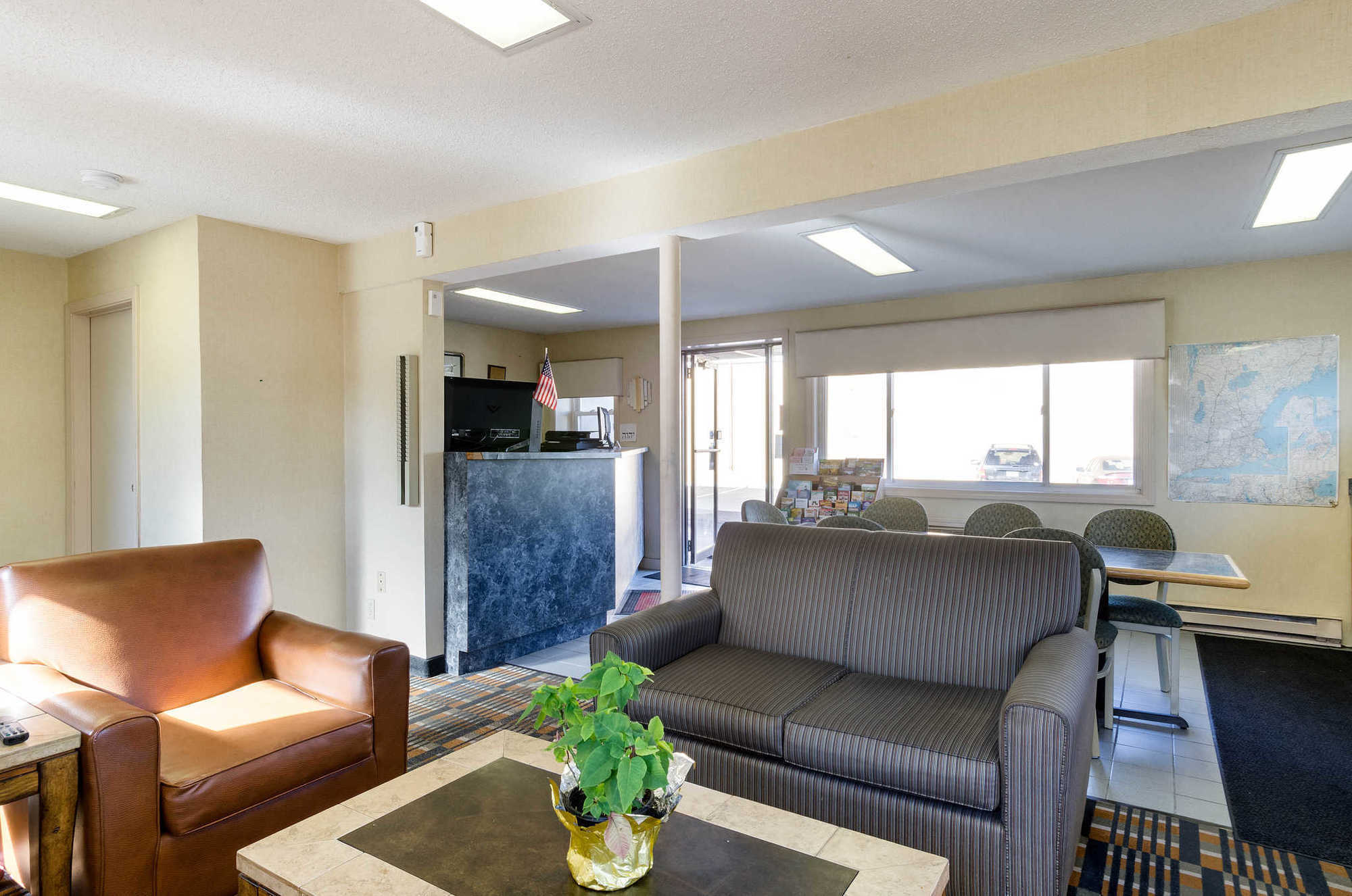 Econo Lodge West Springfield Interior foto